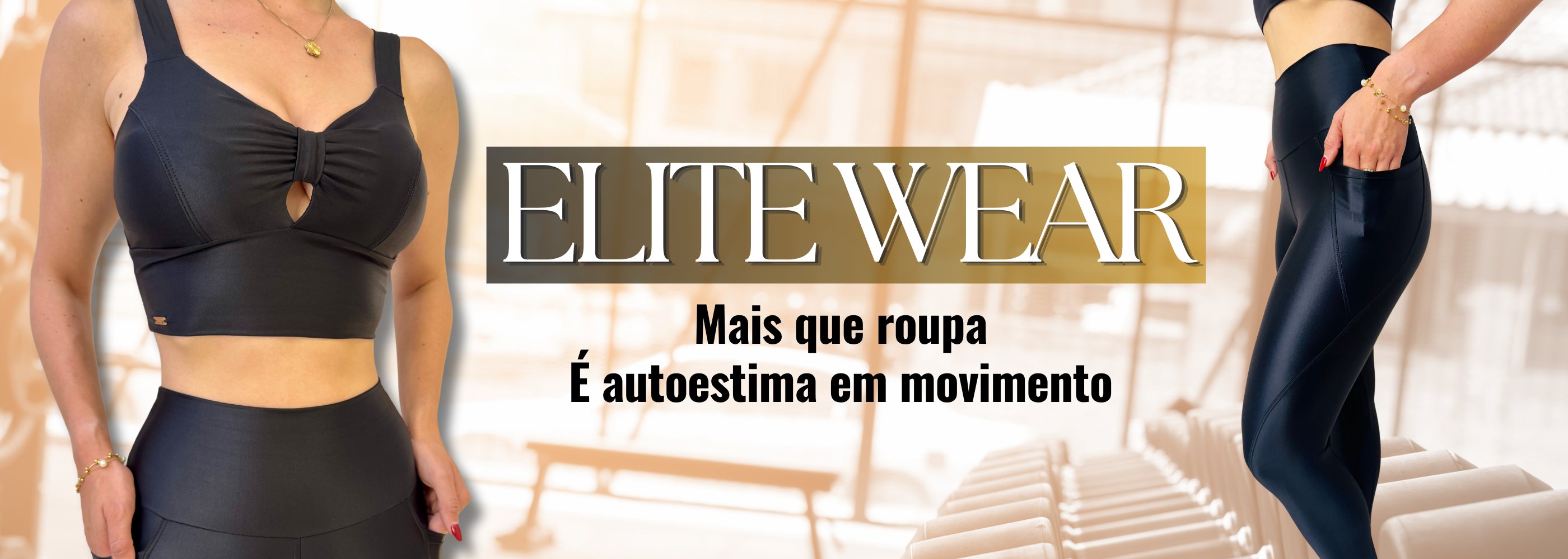 Vista lateral de uma pessoa usando uma legging preta brilhante de cintura alta com um bolso lateral visível, onde uma mão está inserida. A imagem promove a marca ELITE WEAR e o slogan 'Conforto, estilo e performance em cada movimento', destacando a funcionalidade e o design moderno da peça de moda fitness.