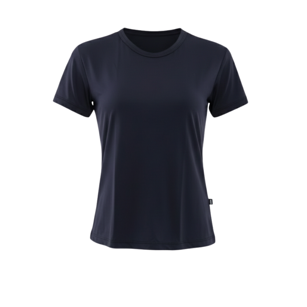 Mockup de camiseta Baby Look Dry Fit feminina na cor preto (grafite escuro). Peça versátil e elegante para compor looks fitness e casuais com toque premium. Perfeita para alta performance.